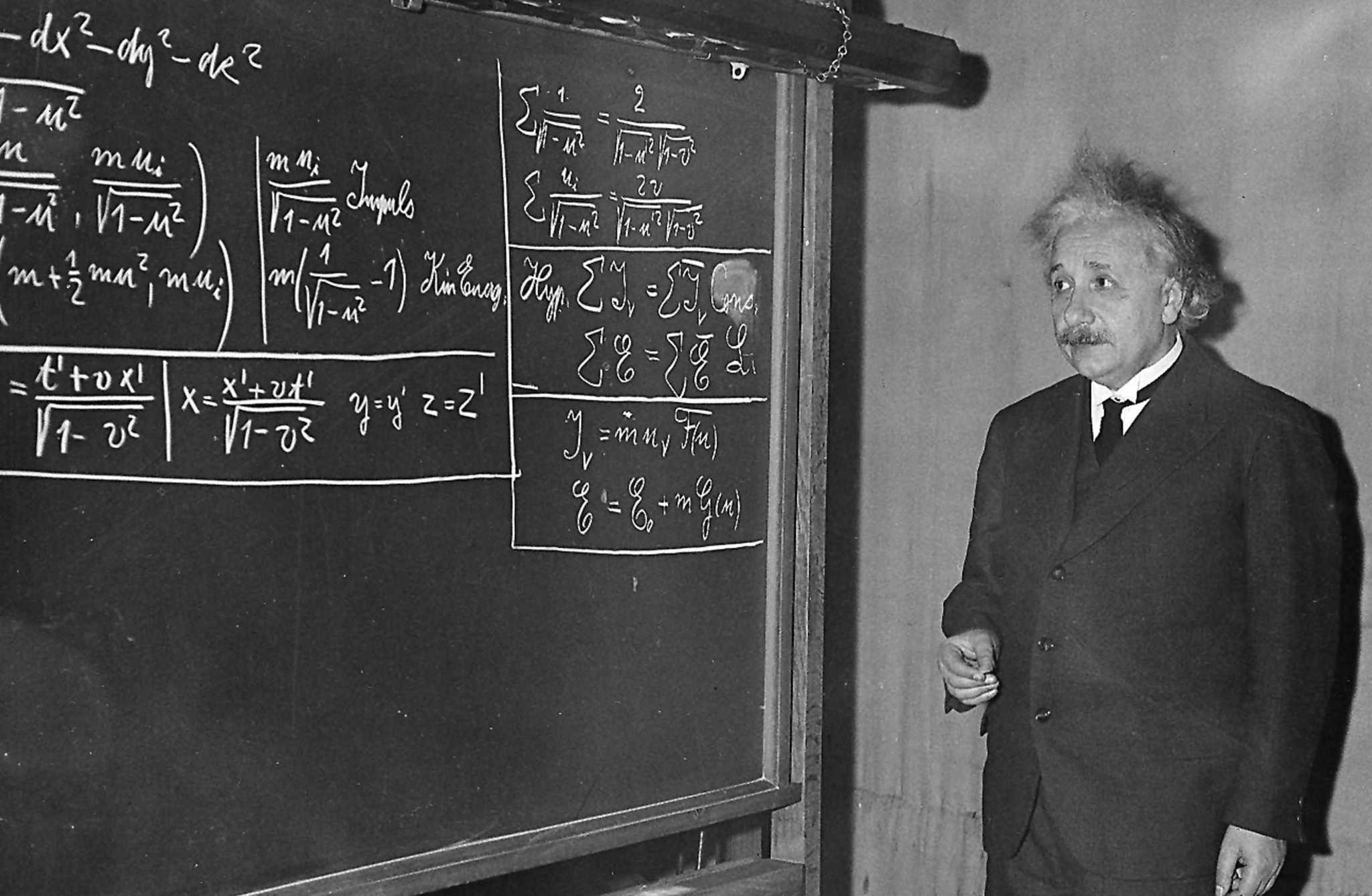 ما هو الضوء ؟.. عرض لوجهة نظر العديد من علماء الفيزياء من بينهم أينشتاين