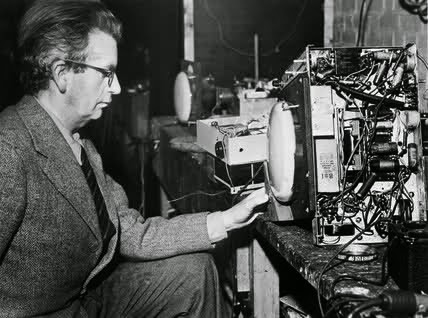 جون بيرد مخترع التلفزيون
